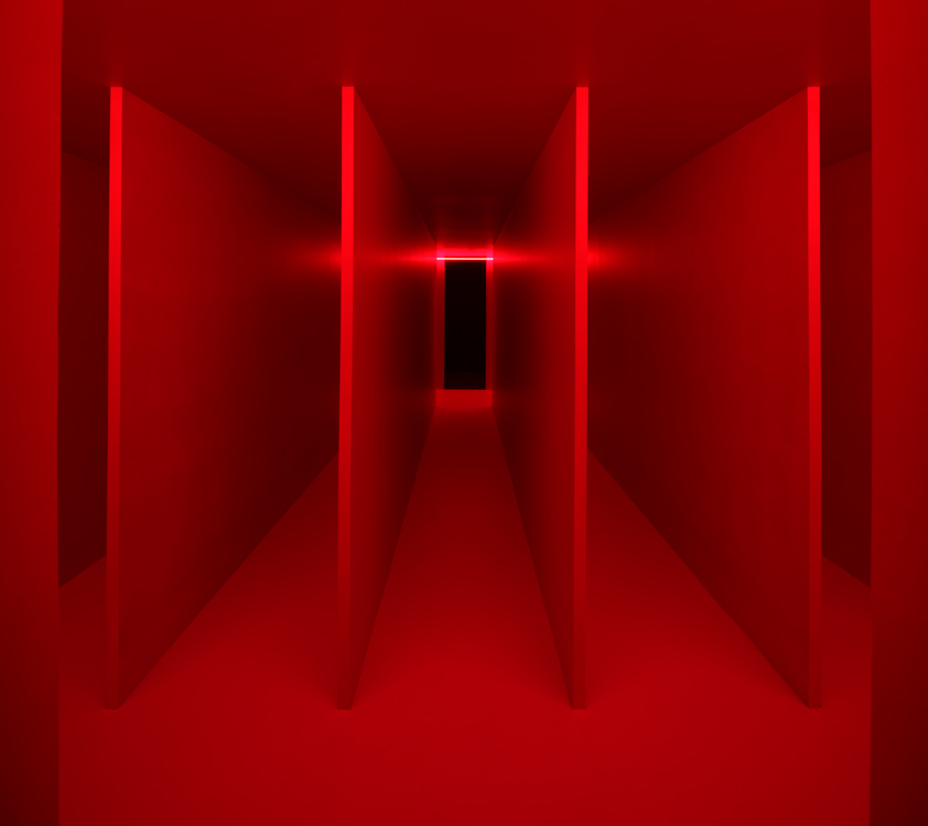 Lucio Fontana Hauser & Wirth Ambiente spaziale a luce rossa [Spatial Environment in Red Light]