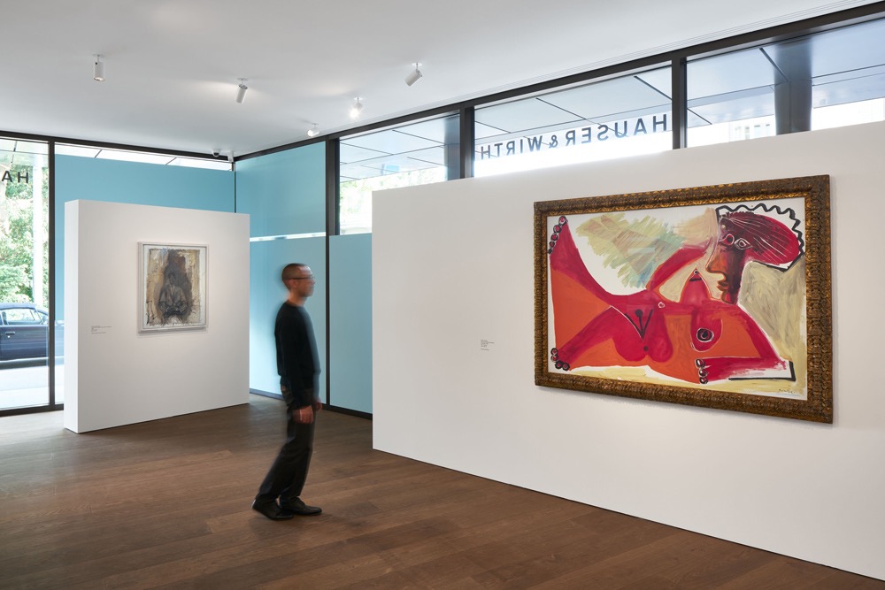  Hauser & Wirth © Succession Alberto Giacometti / 2022, ProLitteris, Zurich / © Succession Picasso / 2022, ProLitteris, Zurich - Photo: Jon Etter
