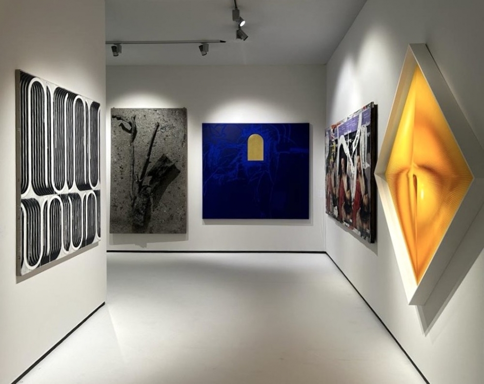  Cardi Gallery 
