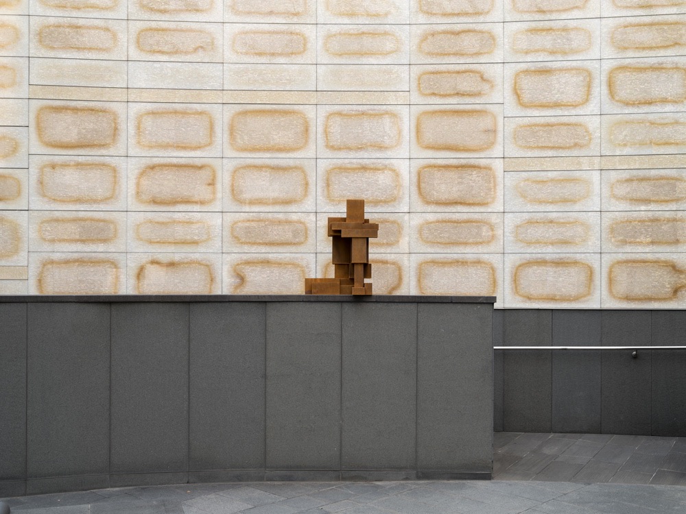 Antony Gormley White Cube 