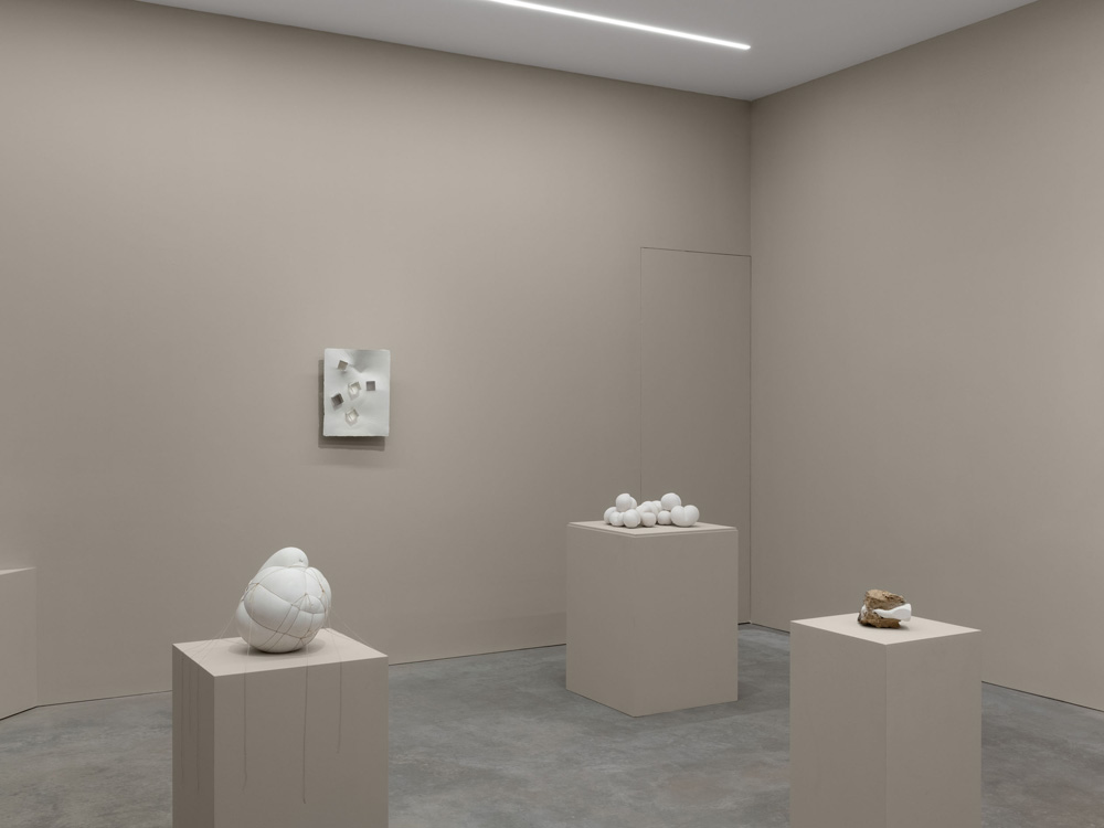 Maria Bartuszová Alison Jacques 