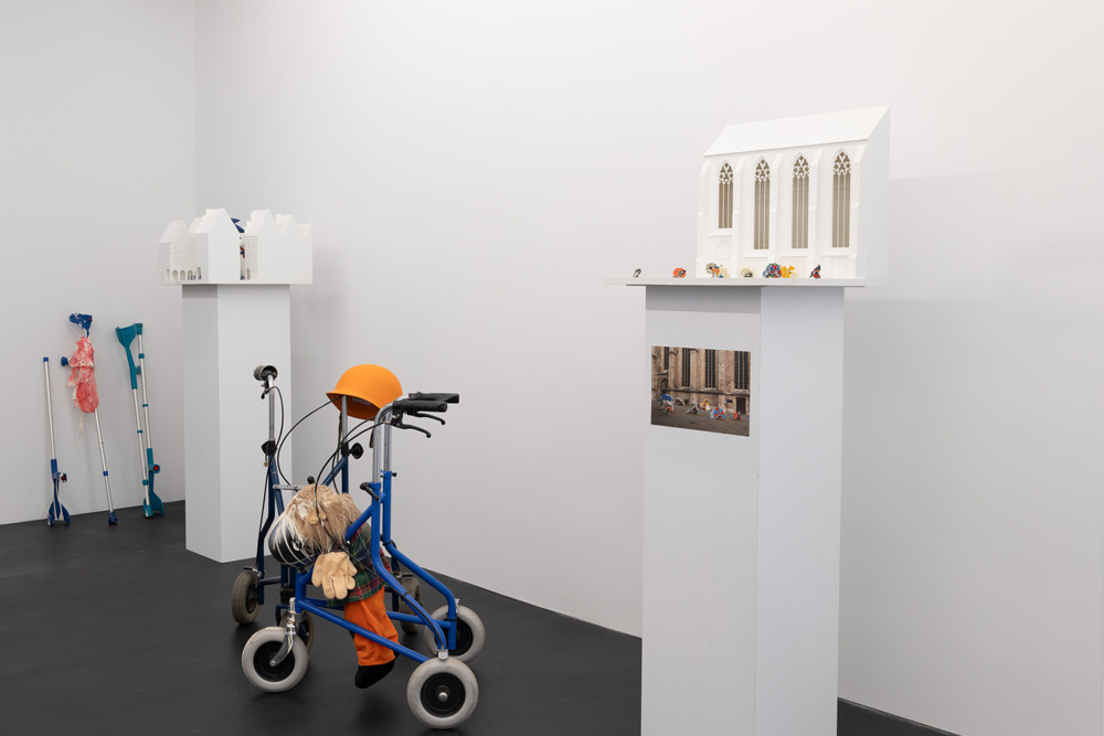 Isa Genzken Galerie Buchholz 