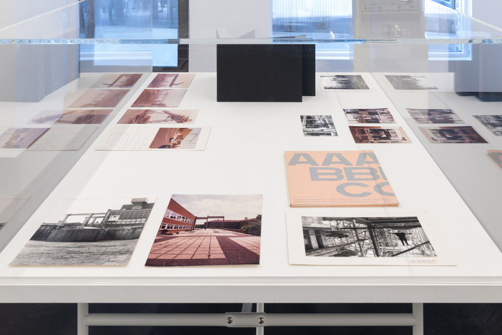 Isa Genzken Galerie Buchholz 