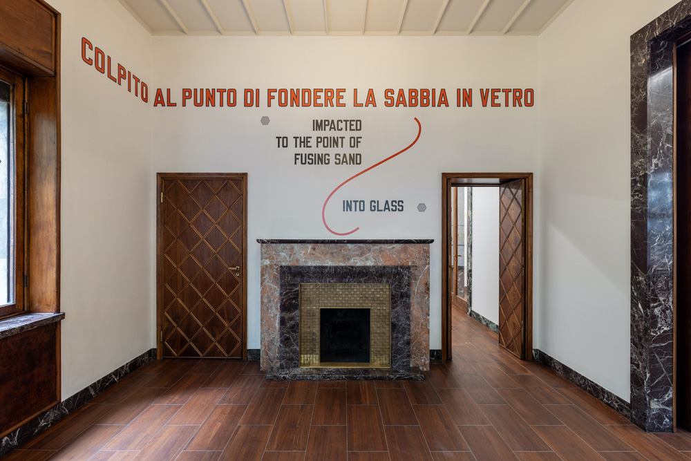 Lawrence Weiner MASSIMODECARLO 