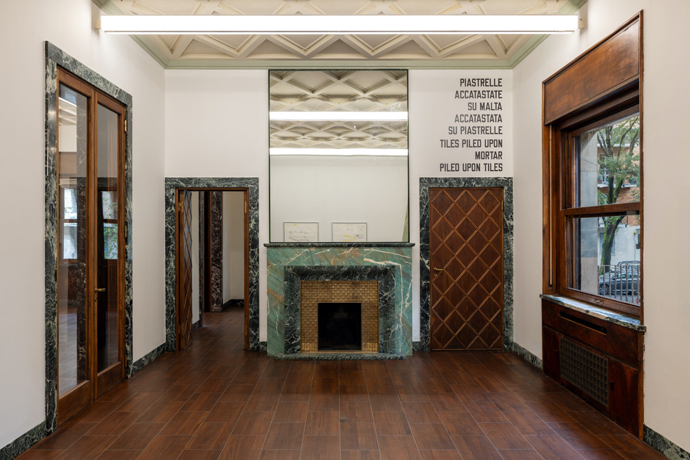 Lawrence Weiner MASSIMODECARLO 