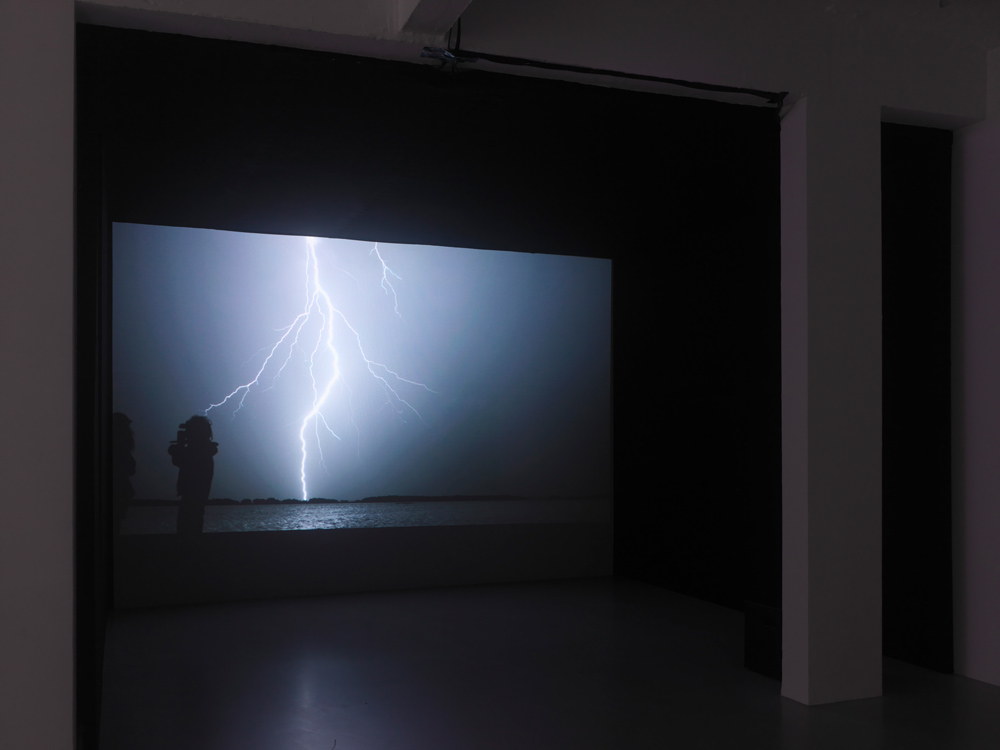 Julius von Bismarck Sies + Höke Galerie Talking to Thunder