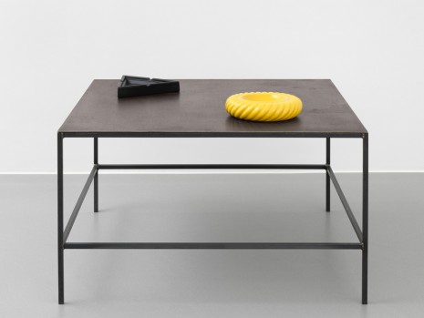 Valentin Carron, Une table basse deux cendriers, 2019 , Galerie Eva Presenhuber