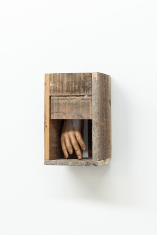 Jacobo Castellano, Sin título (caja mano), 2019 , Mai 36 Galerie