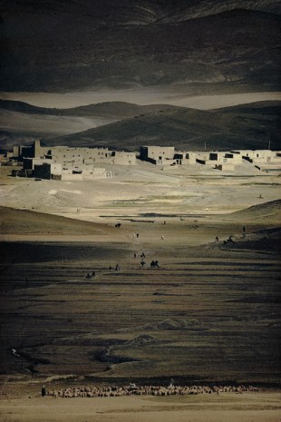 Harry Gruyaert, Berbers of the Ait Addidou tribe, Imilchil, High Atlas, Morocco, 1986 , Howard Greenberg Gallery