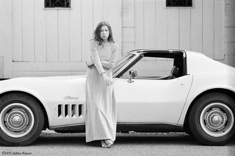 Julian Wasser, Author Joan Didion and her Chevrolet Corvette Stingray in Hollwyood, 1972/2012, Wentrup