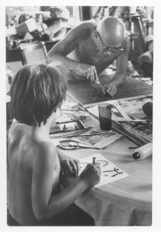 David Douglas Duncan, Paloma dessinant pendant que Picasso grave une plaque de linoléum [Paloma drawing while Picasso engraves a plate of linoleum], July 1957, Villa La Californie, Cannes Vintage , Hauser & Wirth