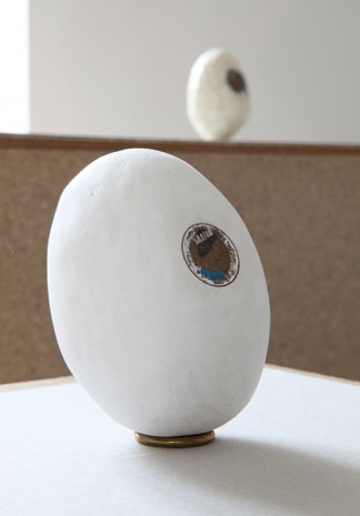 Kirsten Pieroth, Elizabeth II Penny Egg, 2012, Galleria Franco Noero