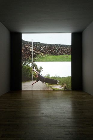 Jennifer Allora & Guillermo Calzadilla, Half Mast / Full Mast, 2011, Galerie Chantal Crousel