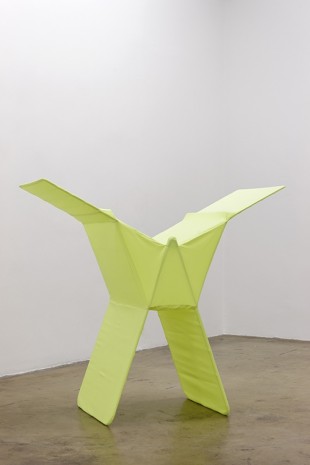 Haegue Yang, Non-Indépliable, jaune, 2010, Galerie Chantal Crousel