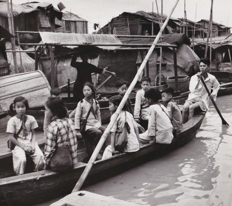 Agnès Varda , Canton (Chine), écoliers dans une embarcation 1, 1957 , Galerie Nathalie Obadia
