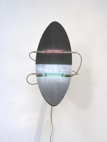 Keith Sonnier, Elliptical Shield Extended arm, 2005, Galerie Mitterrand