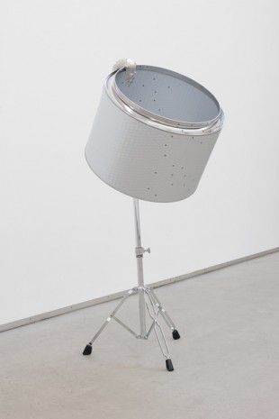 Yngve Holen, Sensitive to Detergent (Stomp II), 2012, Galerie Catherine Bastide