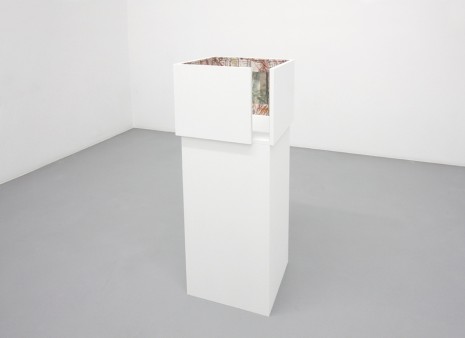 Lucy McKenzie, Fascist Bathroom, 2012, Galerie Micheline Szwajcer (closed)