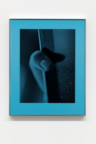 Josephine Pryde, Finger, Pad (Teal Filter), 2014 / 2020 , Galerie Neu