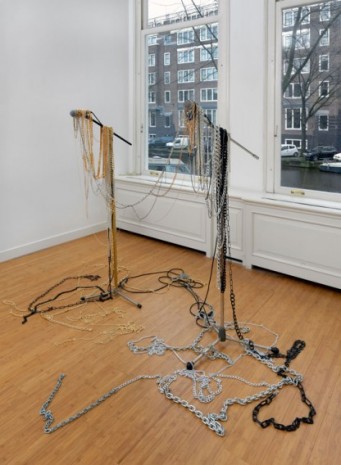 Pauline Boudry / Renate Lorenz , Microphone Sculpture (sym-poiesis), 2020 , Ellen de Bruijne PROJECTS