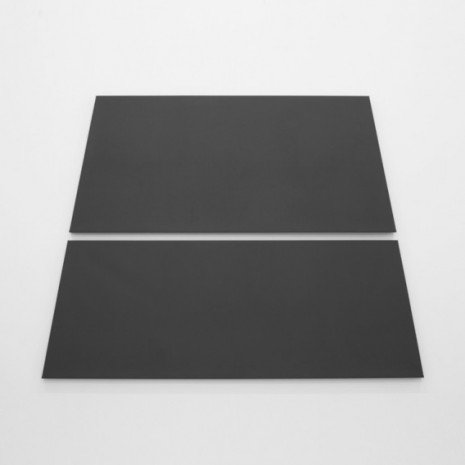 Alan Charlton , Dark Grey Trapezium in 2 Parts, 2018 , A arte Invernizzi