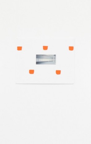 Niele Toroni, Empreintes de pinceau N°50 à intervalles réguliers de 30 cm, 2020, Marian Goodman Gallery
