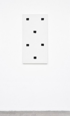 Niele Toroni, Empreintes de pinceau N°50 à intervalles réguliers de 30 cm, 2012, Marian Goodman Gallery