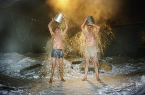 Bertien van Manen, A hundred summers, a hundred winters: Siberia Pjotr + Michael Bathing, 1991 / 1993, Galerie Barbara Thumm