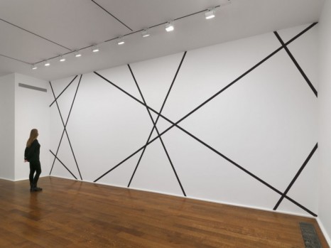 François Morellet , 4 trames 30°, 60°, 120°, 150° partant des 4 angles du mur. Intervalles : hauteur du mur (4 Grids 30°, 60°, 120°, 150° starting from the 4 Corners of the Wall. Intervals: Height of the Wall), 1977/2021 , Hauser & Wirth