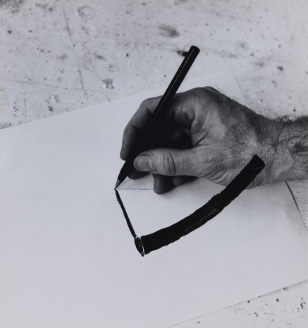 William Wegman , Drawing Hand, 1975, Mai 36 Galerie