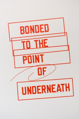 Lawrence Weiner , BONDED TO THE POINT OF UNDERNEATH, 2015, Mai 36 Galerie