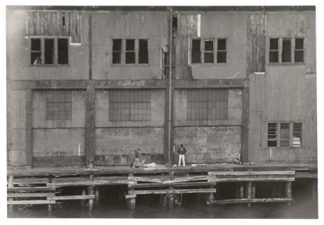 Alvin Baltrop, The Piers (exterior with four figures), n.d. (1975-1986) , Galerie Buchholz