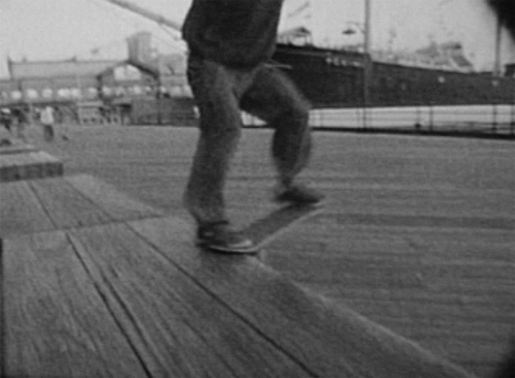 Ari Marcopoulos, Brown Bag, 1994/2020 (film still from the video), galerie frank elbaz