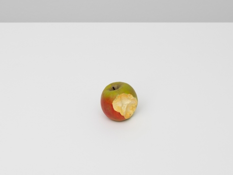 David Adamo, Untitled (apple), 2021, rodolphe janssen