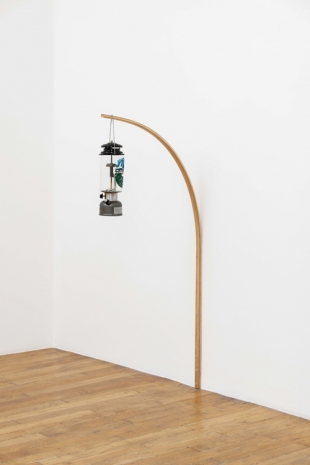 Oscar Tuazon, Gas Lamp, 2021, Galerie Chantal Crousel