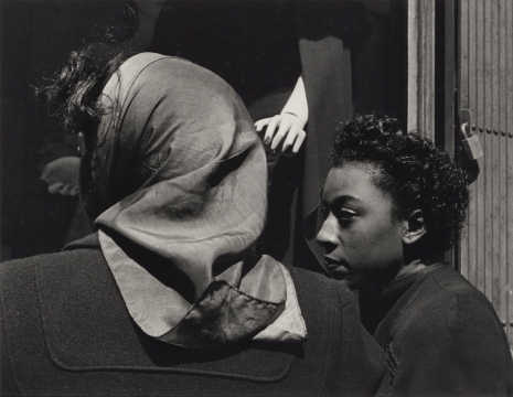 Roy DeCarava, Two women, mannequin’s hand, 1952, David Zwirner