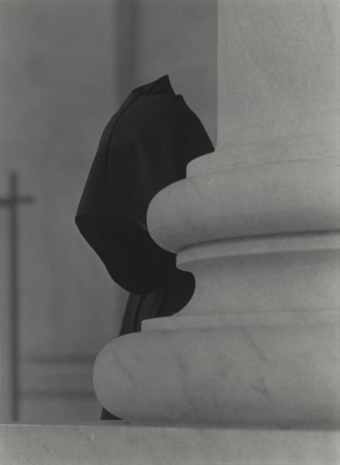 Roy DeCarava, Protester behind pillar, 1975, David Zwirner