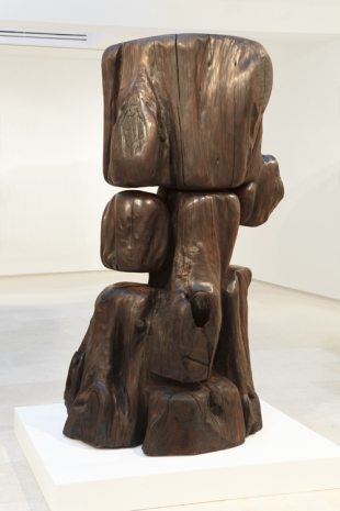 Wang Keping, Cybèle à la robe, 2019 , Galerie Nathalie Obadia