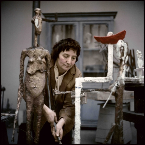 Agnès Varda, Germaine Richier dans son atelier avec Le Couple (1956), 36, avenue de Chatillon, Paris 14ème., 1956 , Galerie Nathalie Obadia