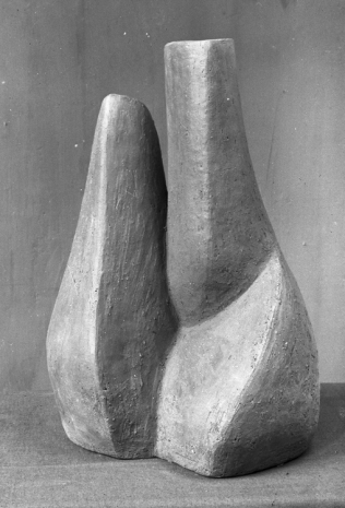 Agnès Varda, Valentine Schlegel, vase en terre cuite. Paris, circa 1955 , Galerie Nathalie Obadia