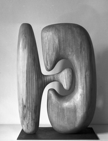 Agnès Varda, Réciproque (1954), sculpture en bois teinté de Pierre Székely. Bures-sur-Yvette, 1954 , Galerie Nathalie Obadia