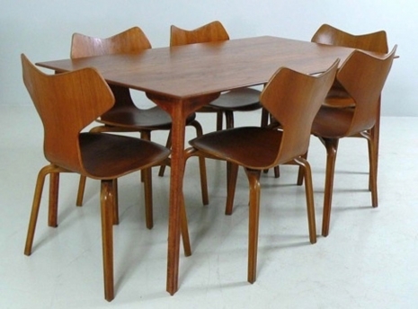 Arne Jacobsen , Tisch und 4 Stühle Arne Jacobsen , , Mai 36 Galerie
