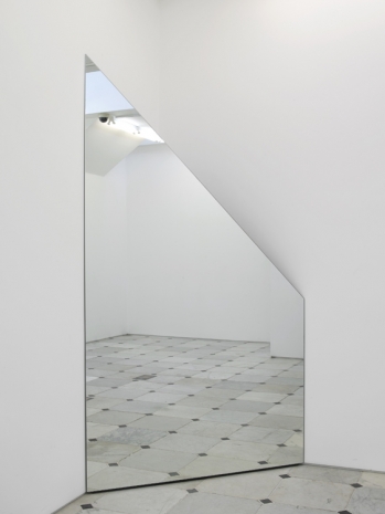 Trix & Robert Haussmann, Ecke 4 (Miroir d'angle en trapèze / Ecke I), 2013 , Herald St