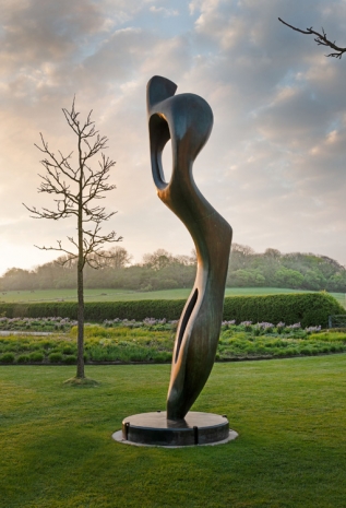 Henry Moore, Large Interior Form, 1953-54, Hauser & Wirth Somerset