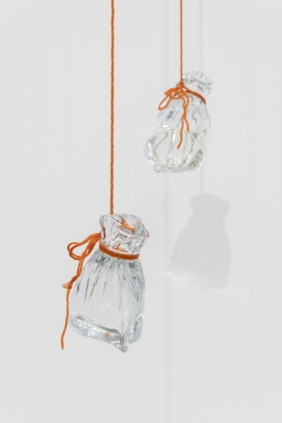 Kate Newby, Generous and with light, 2019, Art : Concept