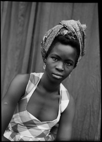 Seydou Keïta, Sans titre/ Untitled (00089-MA.KE.044), 1952-1955 , Galerie Nathalie Obadia
