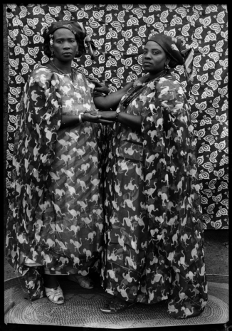Seydou Keïta, Sans titre/ Untitled (01096-MA.KE.158), 1956-1959 , Galerie Nathalie Obadia