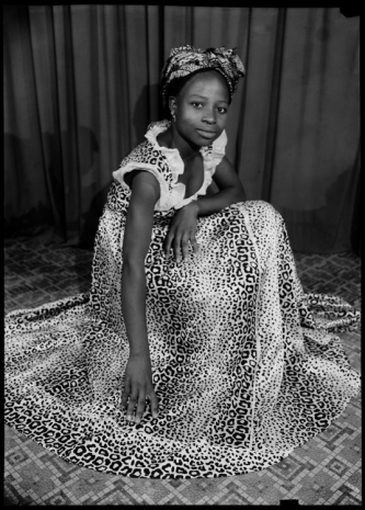 Seydou Keïta, Sans titre/ Untitled (05330), 1954-1960 , Galerie Nathalie Obadia