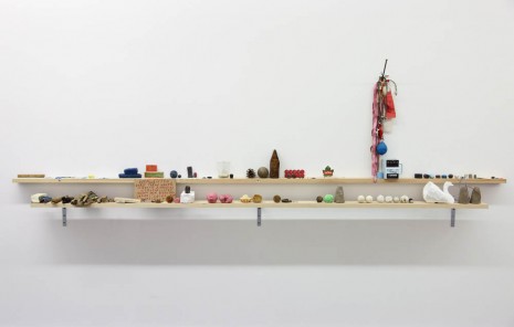 Benjamin Verdonck, Dingen op de verwarming en vensterbank van mijn atelier, 2012, Tim Van Laere Gallery