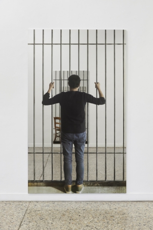 Michelangelo Pistoletto, Uomo che guarda attraverso la gabbia, 2018 , Simon Lee Gallery